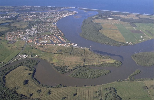 river path from the sea winding through the land, shows the sea to fresh water region that defines an estuary